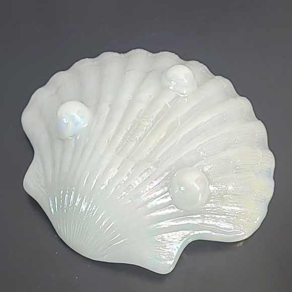 Vintage 90s Avon Glass Clamshell Seashell White Rainbow Iridescent Jewelry Dish - Picture 8 of 14